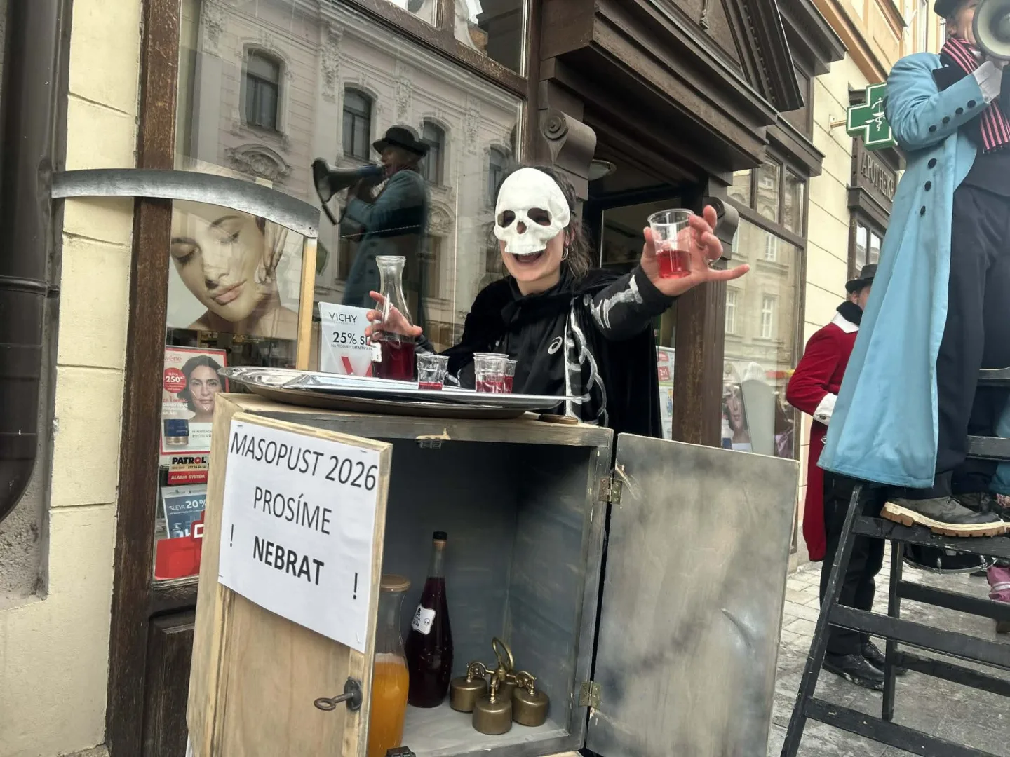 FOTO + VIDEO: Jihlavské ulice žijí Masopustním průvodem, zapojily se desítky masek