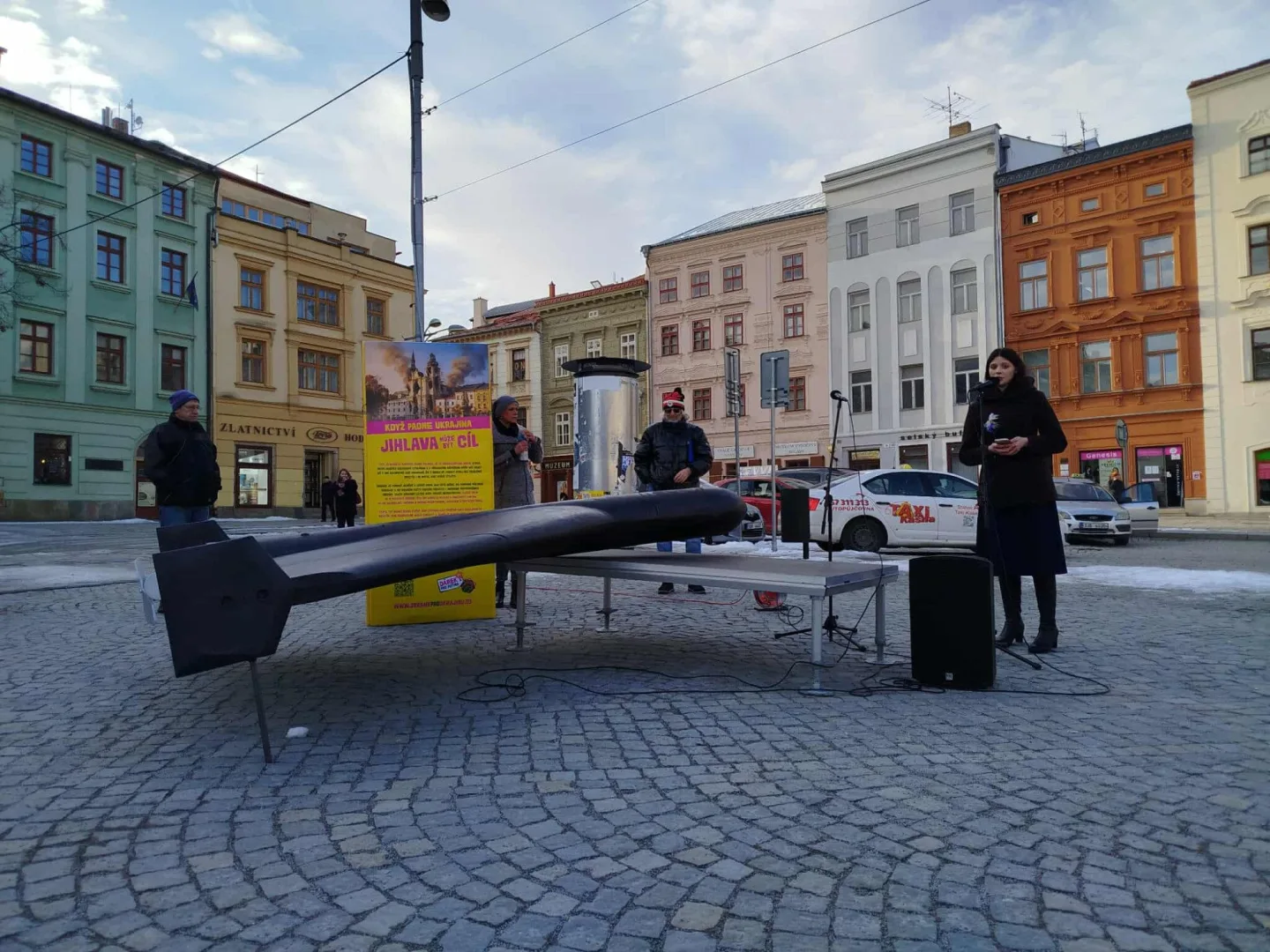 FOTO: Na jihlavském náměstí je dron, kterým Rusko útočí na Ukrajinu. Varuje před válkou
