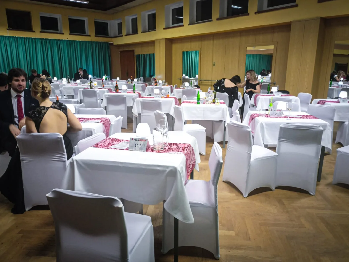 První Jihlavský ples odstartoval novou tradici, DKO se proměnilo v plesový sál plný lesku