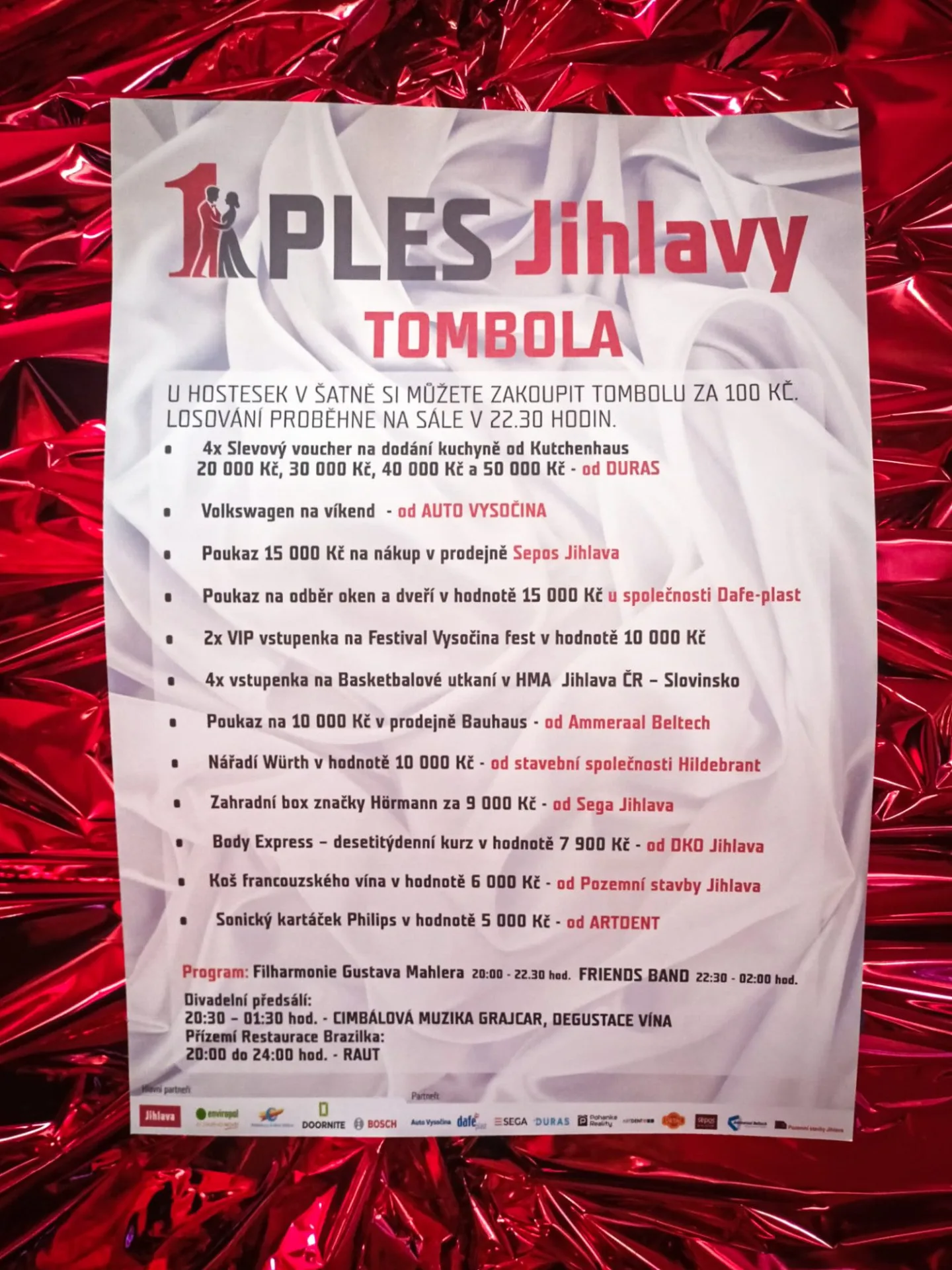 Nechyběla ani tombola a bohatý taneční program.