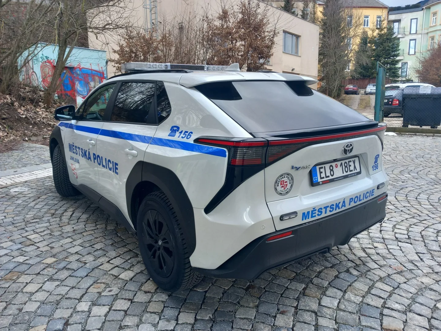FOTO + VIDEO: Jihlavští strážníci mají první elektromobil. Doma bude na Horním Kosově