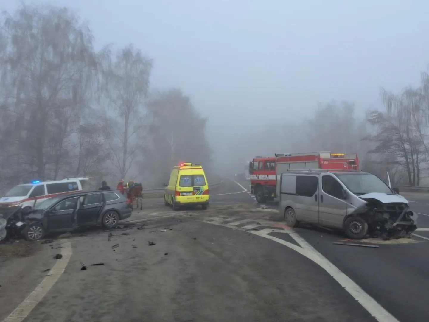 Dvě vozidla, tři zranění. Záchranné složky zaměstnala dopolední nehoda u Skuhrova