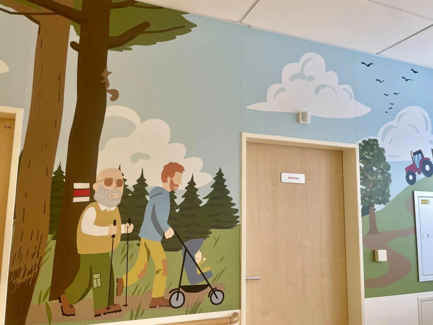 Výzdoba má malým pacientům zpříjemnit pobyt v nemocnici, vytvořil výtvarník Vojtěch Čižmář. Foto: Poskytla Nemocnice Nové Město na Moravě