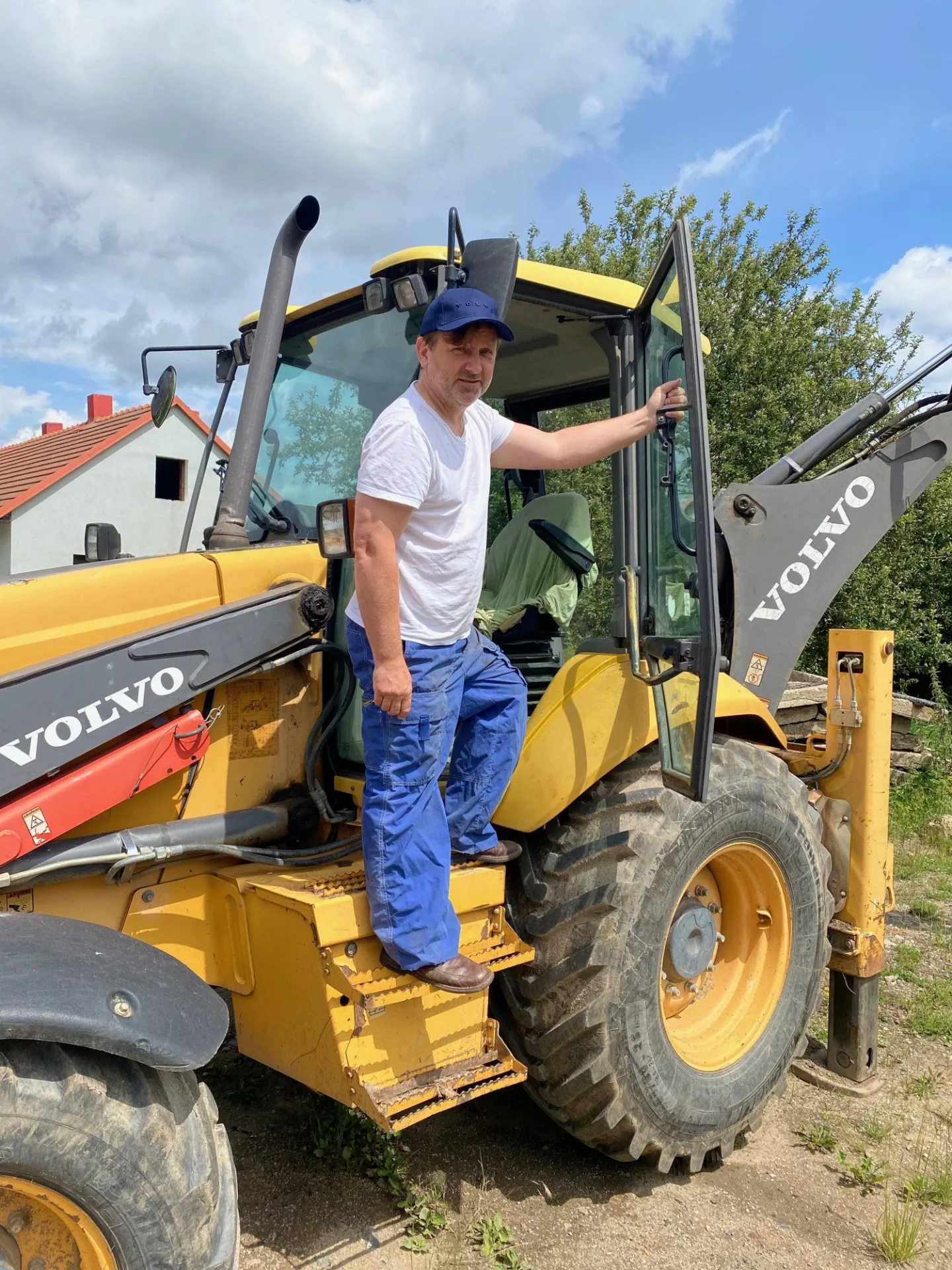 Když kněz přiloží ruku k dílu. Farář Tomáš Holcner nestál za projektem jen svým nápadem, ale fyzicky se zapojil i do prací.