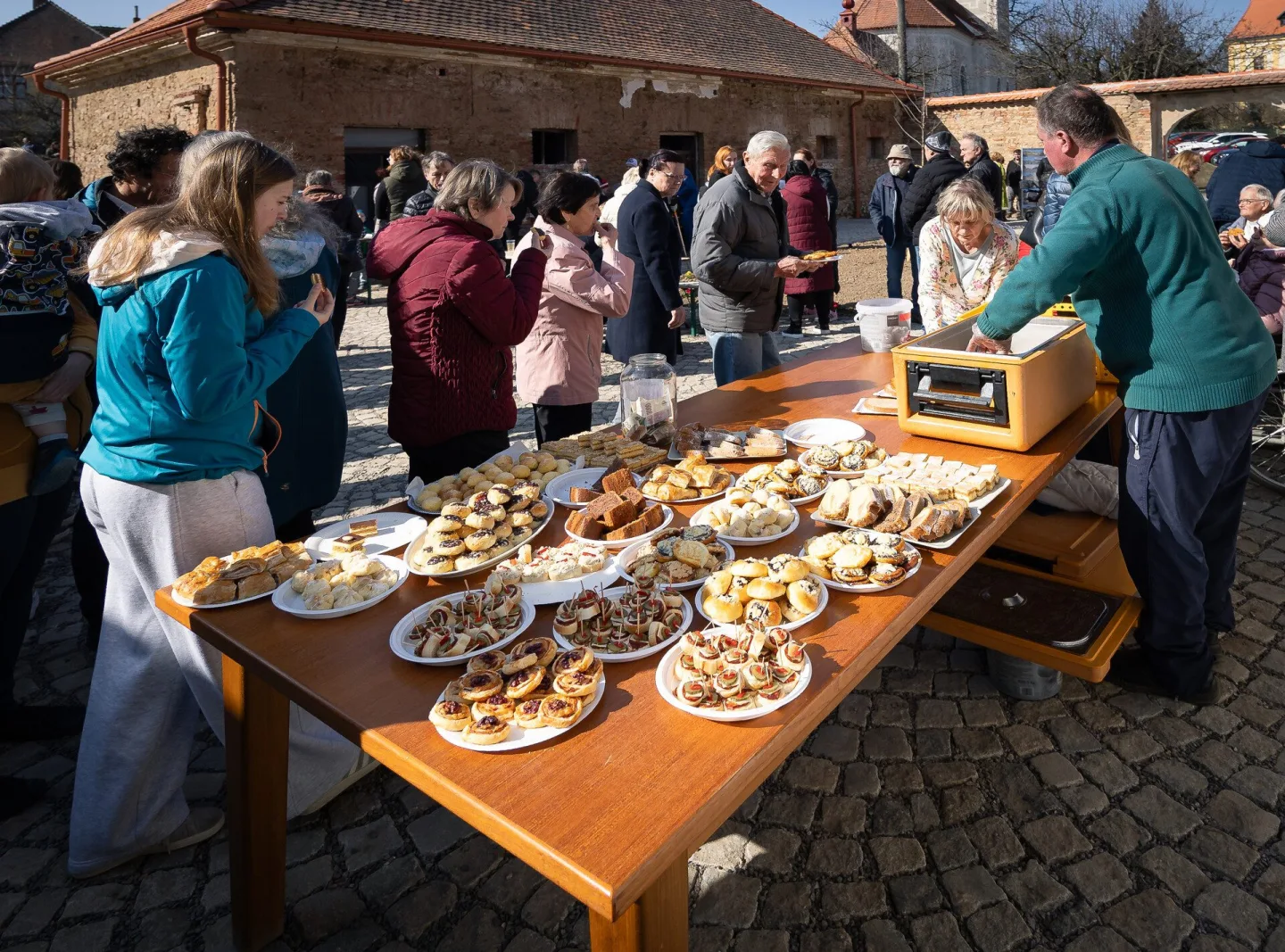 Slavnostní požehnání a otevření nového farního domu sv. Anežky v Myslibořicích. Foto: Lukáš Malotín - Člověk a víra