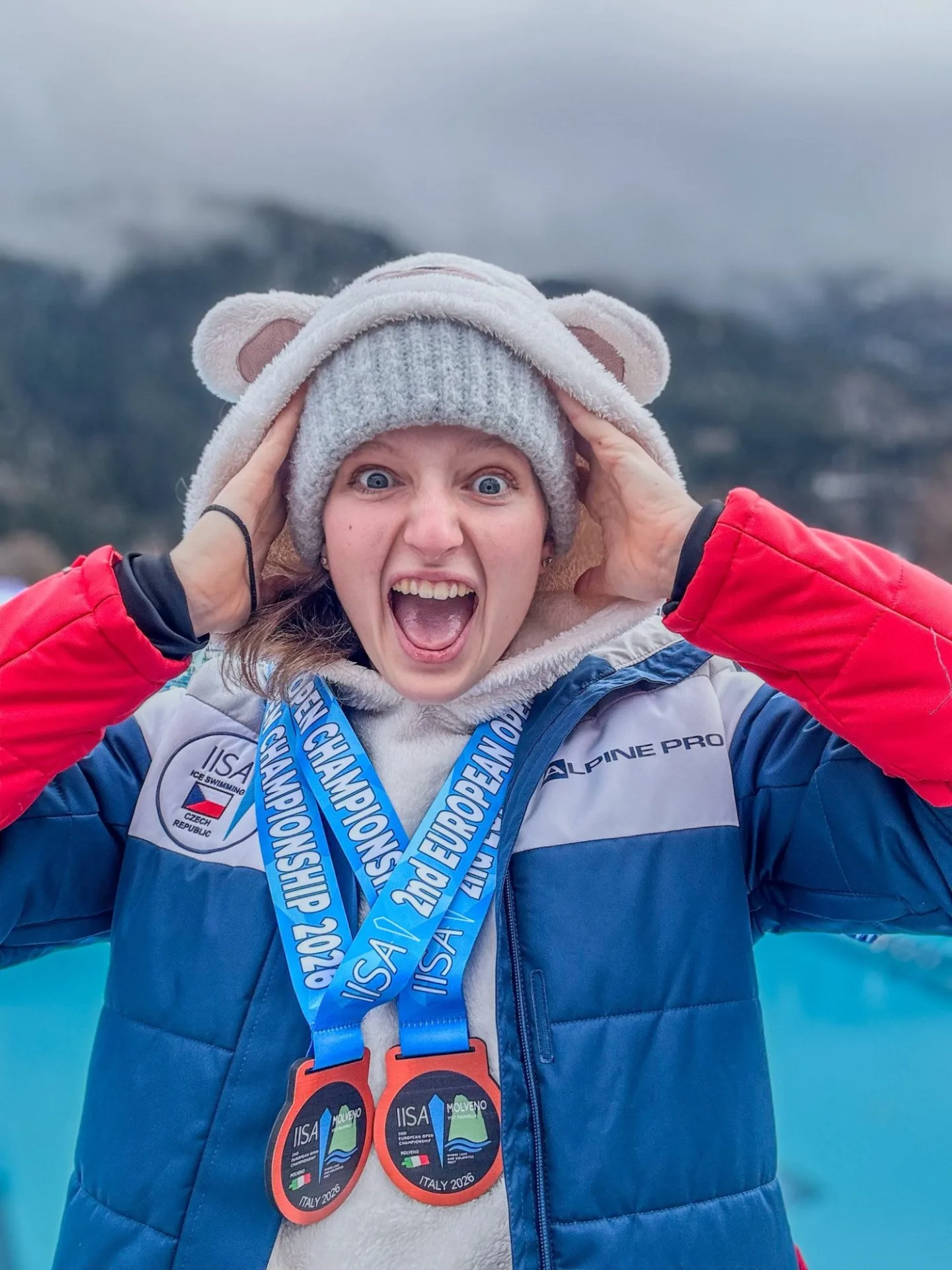 FOTO: Sama vyrazila do Skandinávie plavat v ledové vodě. Andrea Klementová má řadu medailí