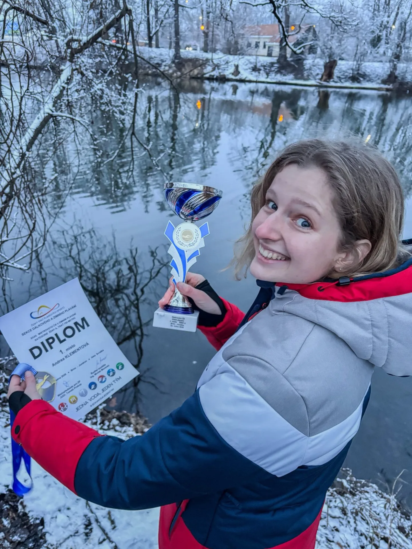 FOTO: Sama vyrazila do Skandinávie plavat v ledové vodě. Andrea Klementová má řadu medailí