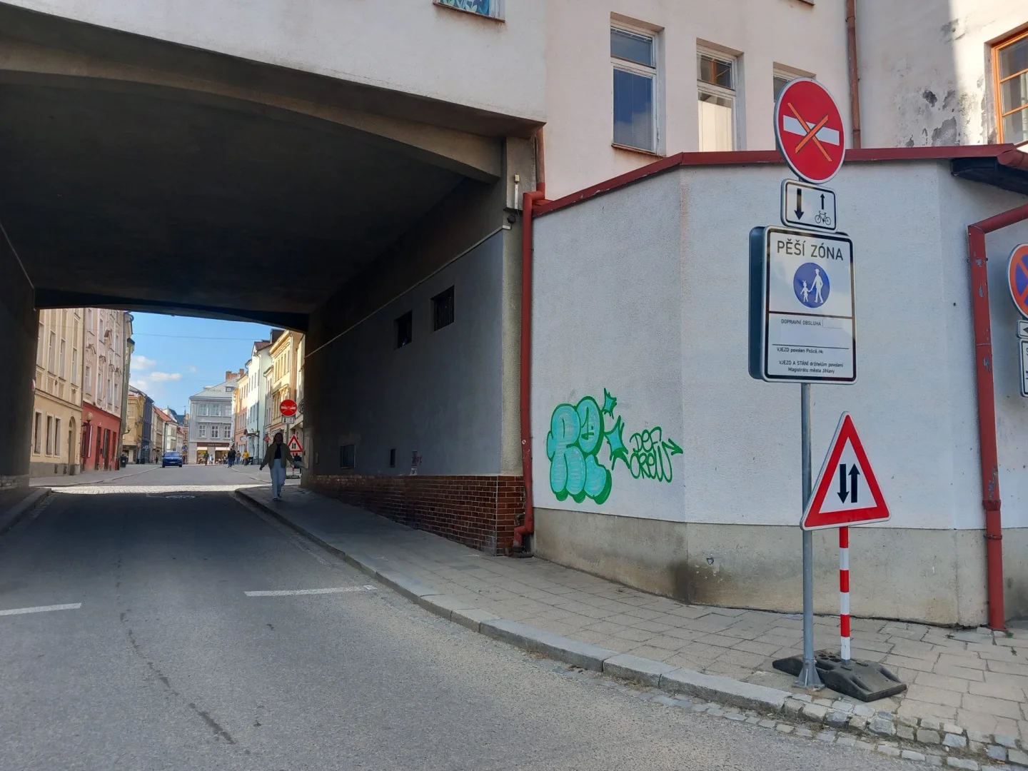 Parkování v Jihlavě XXX: Za Snahou je pořád místa dost, je potřeba sledovat značky