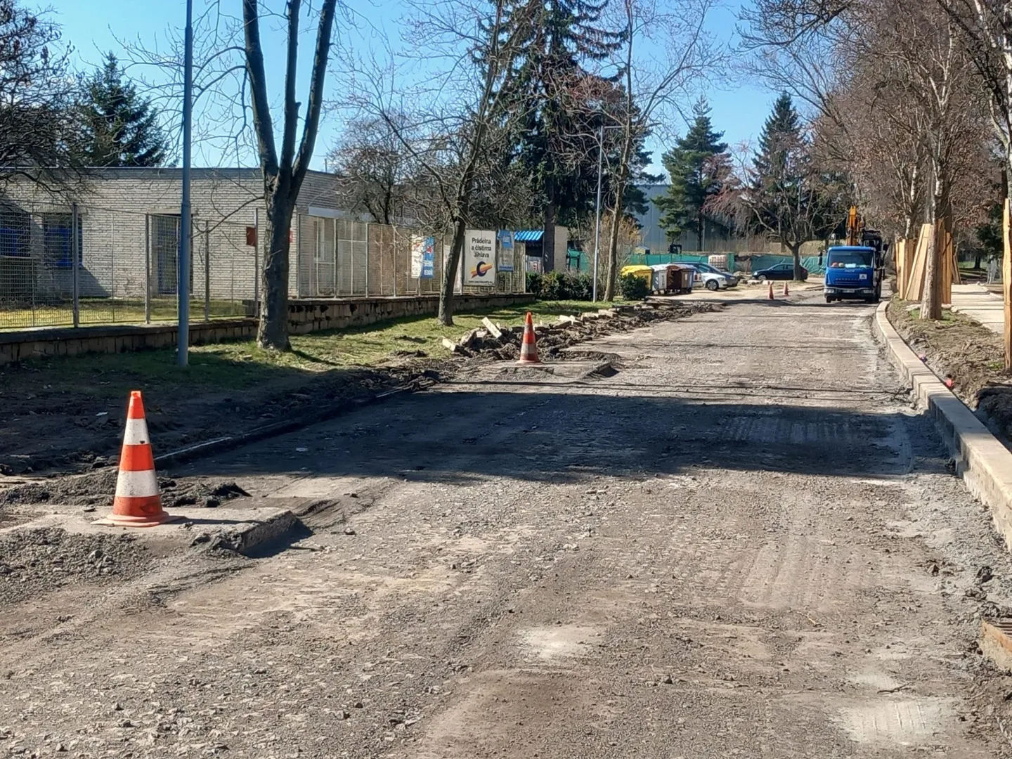FOTO: Rantířovská ulice je opět rozkopaná. Velký problém to je i pro jihlavskou prádelnu
