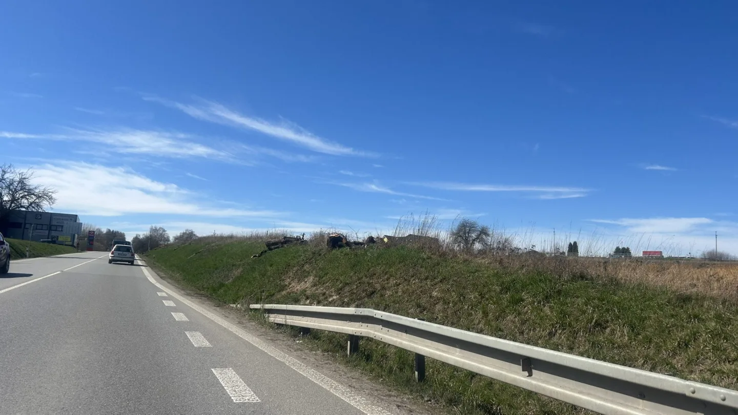 FOTO: Poblíž jihlavského Aventinu zmizely stromy. Vznikne tam nová křižovatka