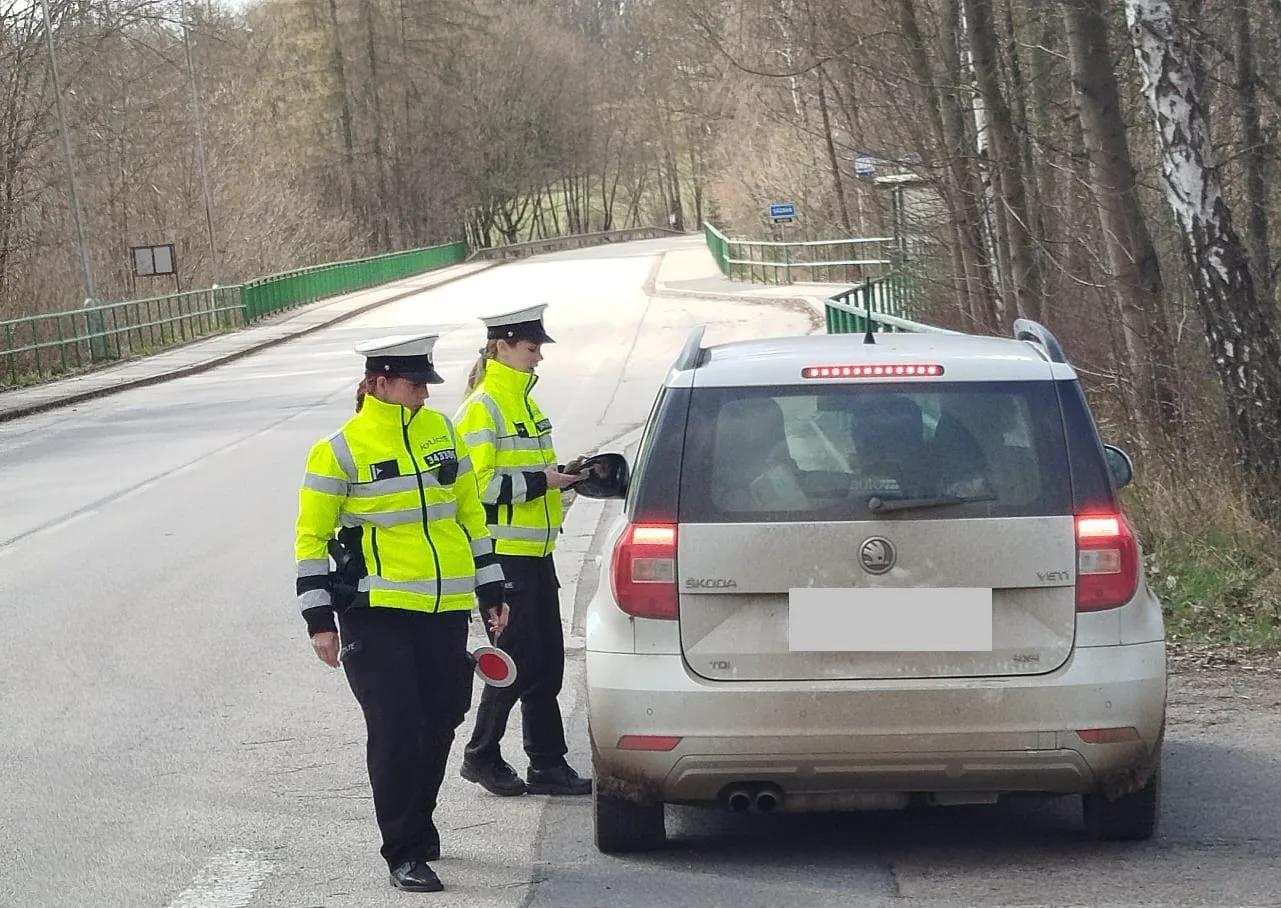 Policie se o svátcích nenudila, řidiči jezdili rychle a pili alkohol. Padaly pokuty
