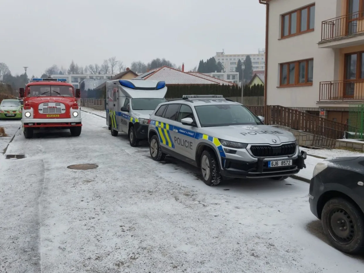 Foto ze zásahu složek IZS, při kterém zemřel synovec útočníka. Foto: Policie ČR
