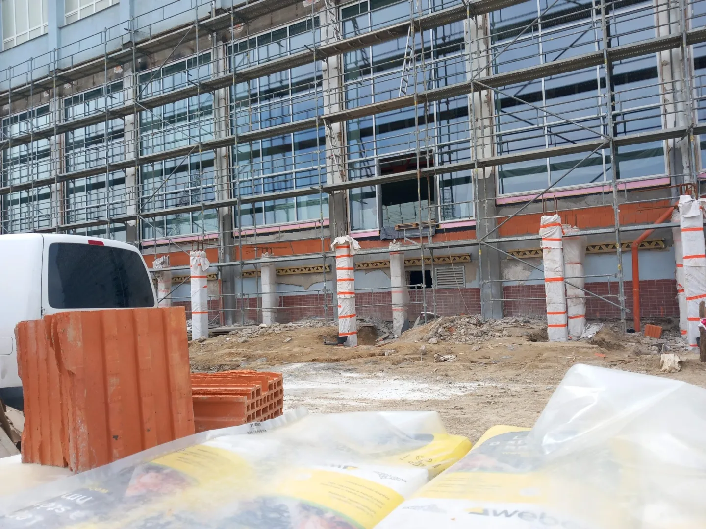 VIDEO, FOTO: Rekonstrukce bazénu Rošického míří do finále. Plavce přivítá už v srpnu