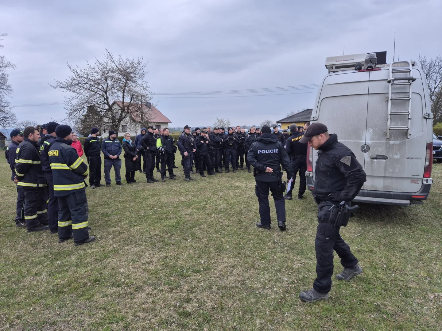 Pátrání po dívce z Pelhřimovska je zastaveno. Byla v lese, skončila v péči lékařů