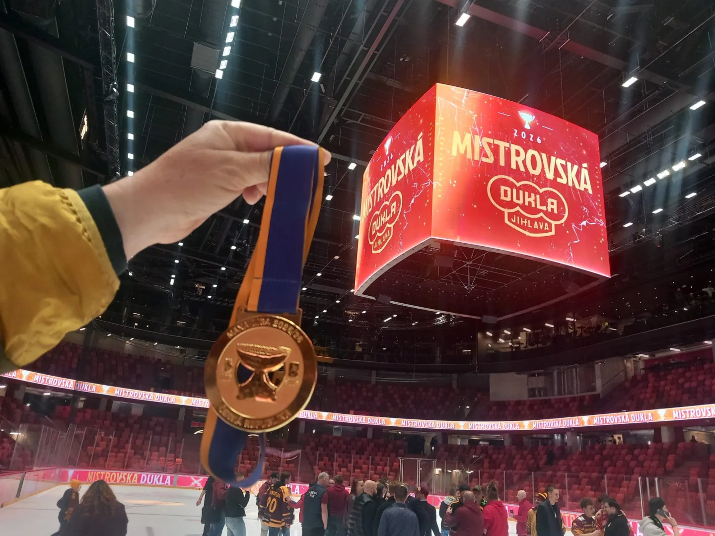 VIDEO, FOTO: Dukla Jihlava obhájila mistrovský titul. Oslavy na ledě byly bujaré