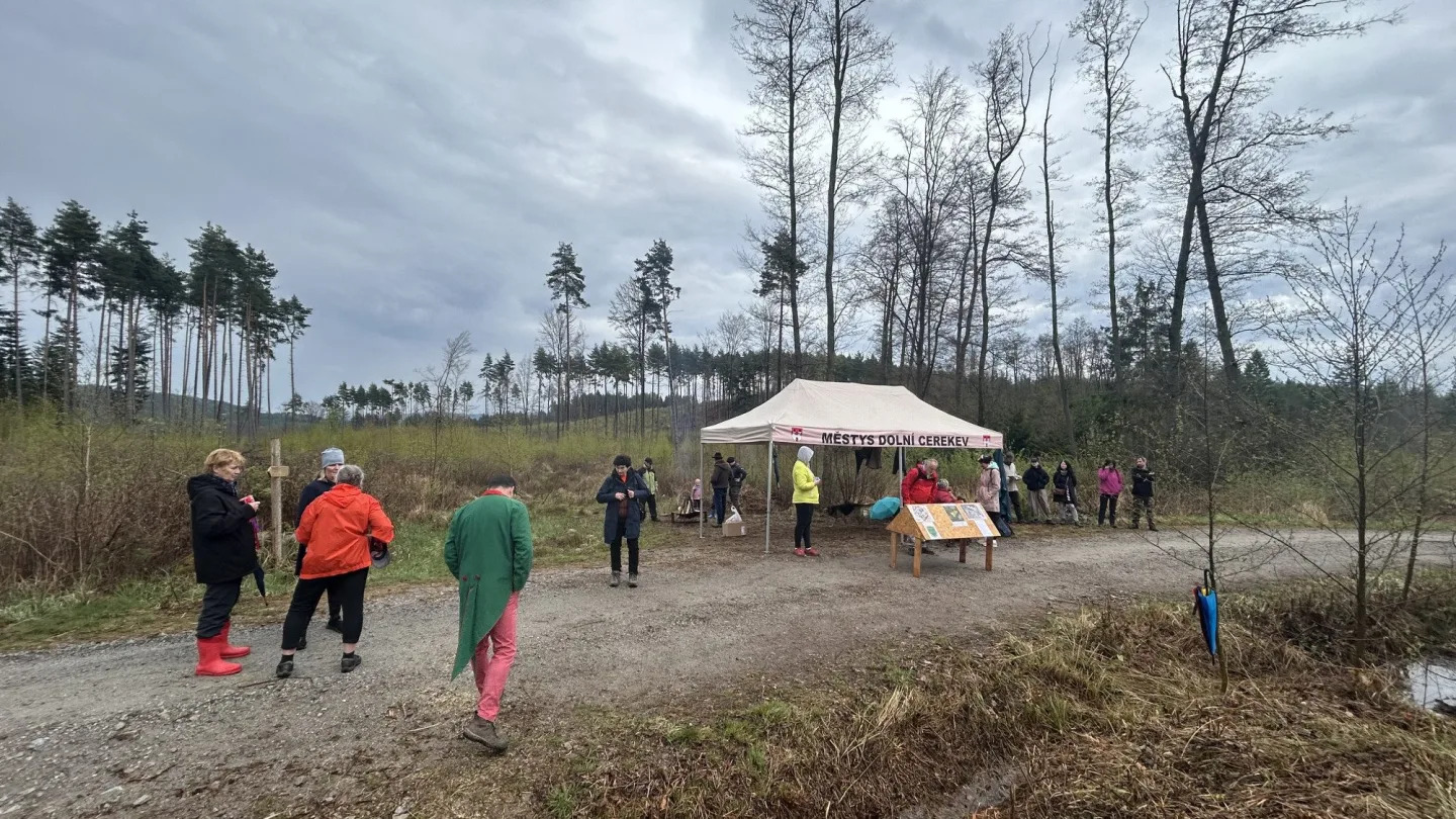Den proti úložišti: V lokalitě Hrádek otvírali studánky. Vrtáka vyhnaly lesní víly