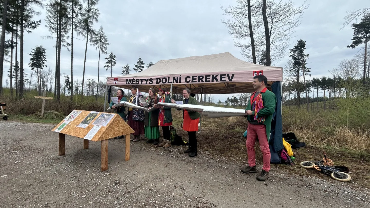 Den proti úložišti: V lokalitě Hrádek otvírali studánky. Vrtáka vyhnaly lesní víly