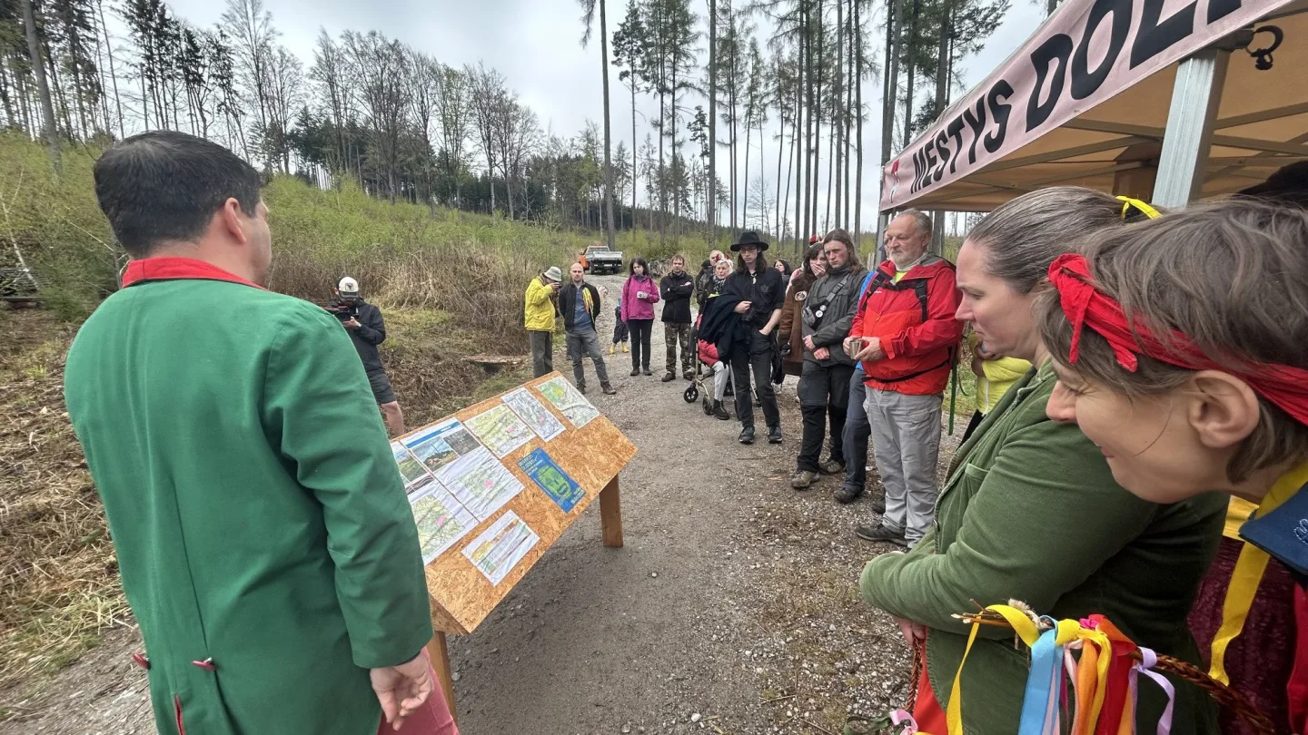 Den proti úložišti: V lokalitě Hrádek otvírali studánky. Vrtáka vyhnaly lesní víly