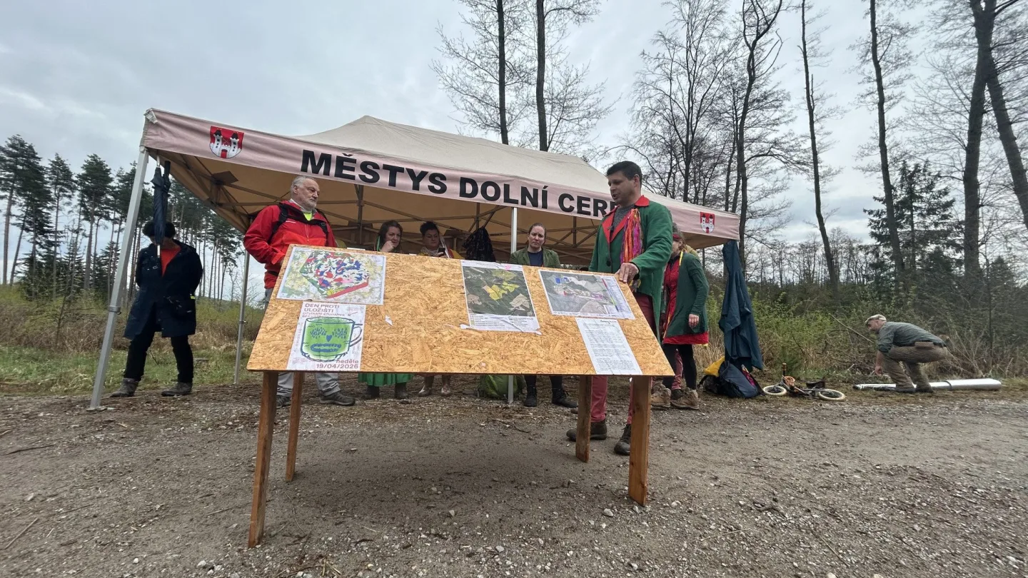 Den proti úložišti: V lokalitě Hrádek otvírali studánky. Vrtáka vyhnaly lesní víly