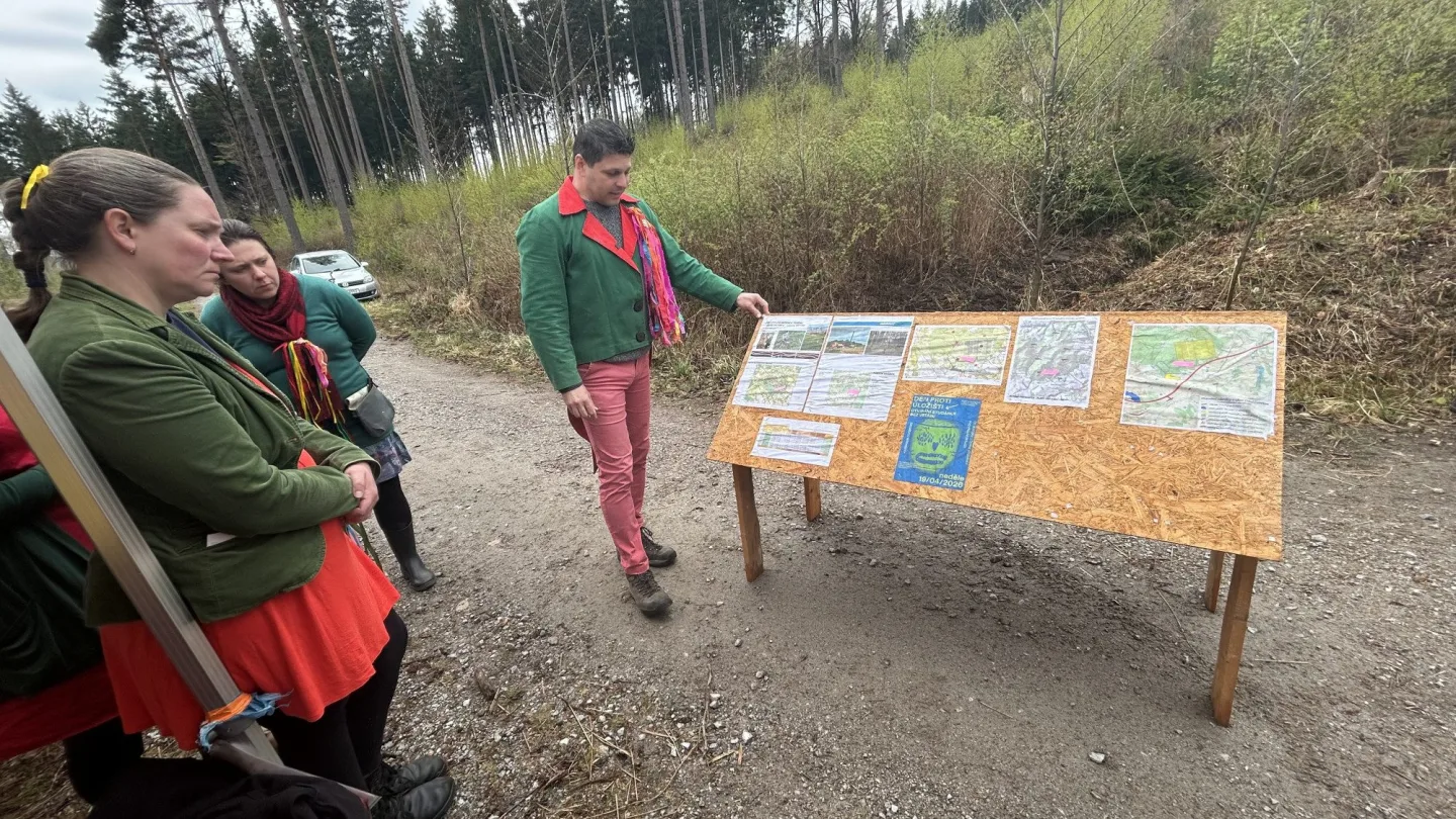 Den proti úložišti: V lokalitě Hrádek otvírali studánky. Vrtáka vyhnaly lesní víly