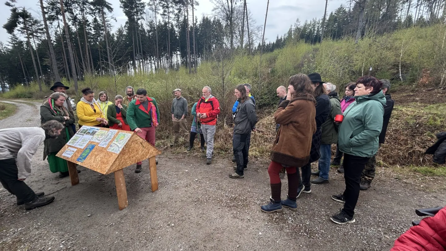 Den proti úložišti: V lokalitě Hrádek otvírali studánky. Vrtáka vyhnaly lesní víly