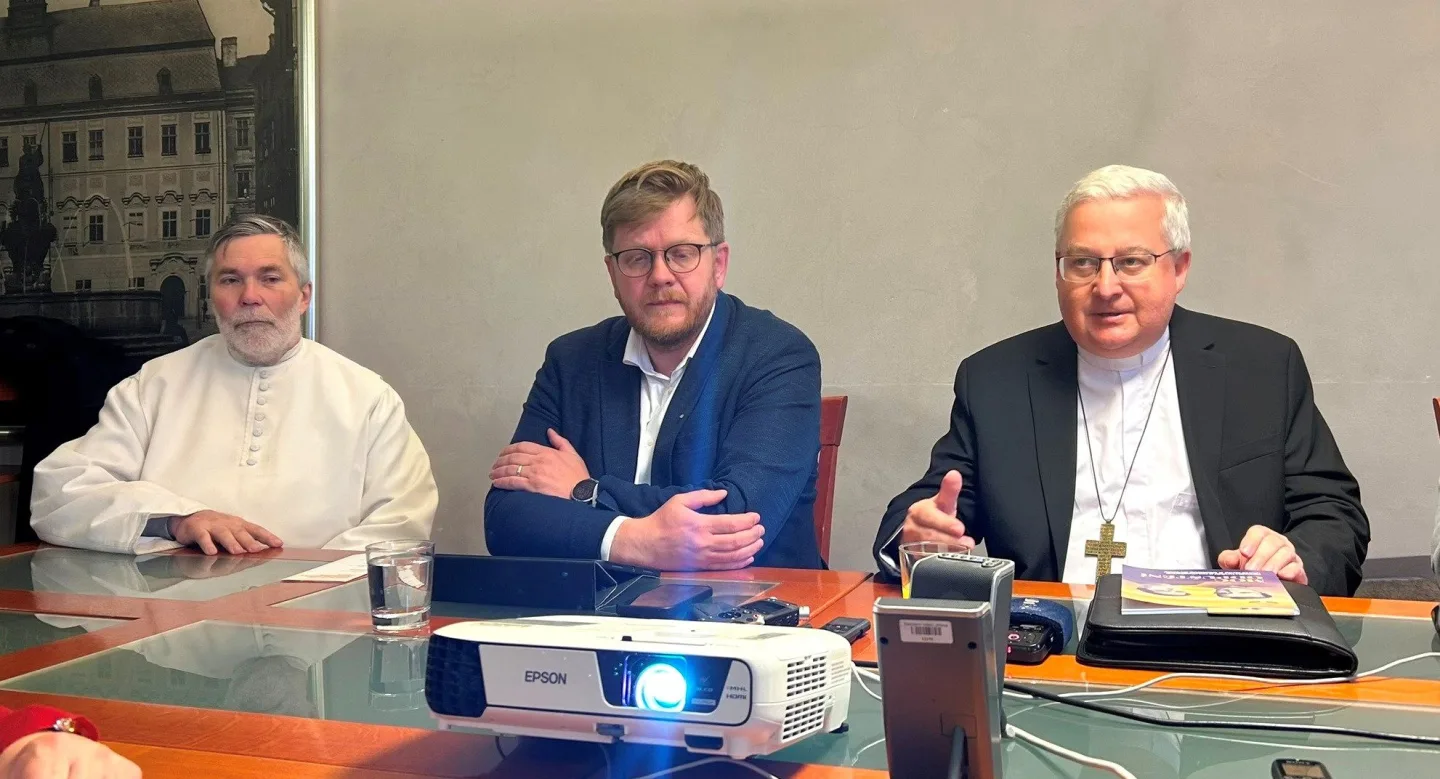 Dnešní tisková konference v Jihlavě. Zleva: Marian Jiří Husek, Petr Piáček, Pavel Konzbul