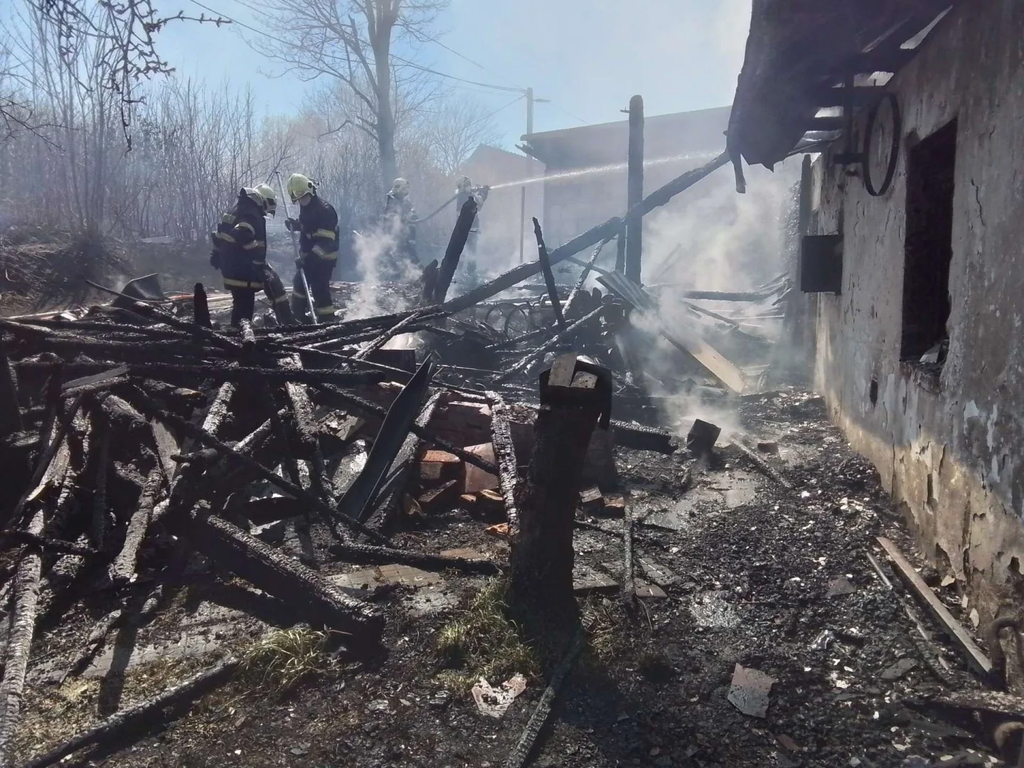 FOTO: Ve Stonařově hořel rodinný dům, požár způsobil dvoumilionovou škodu. Foto: HZS Kraje Vysočina