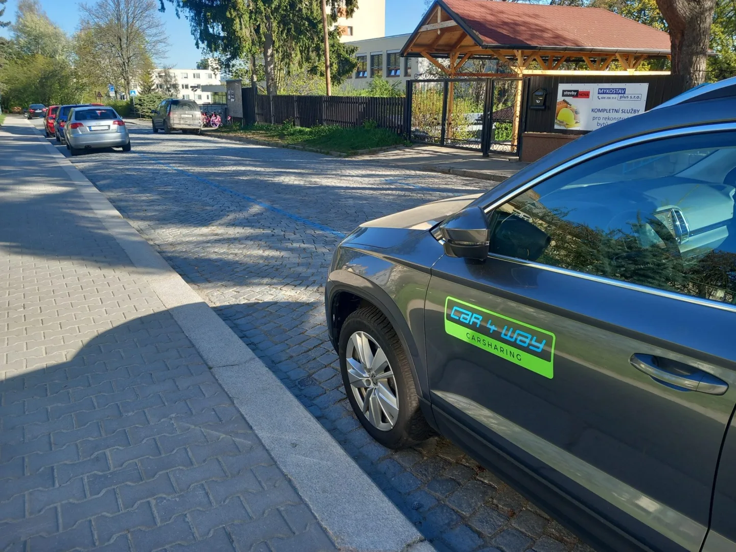 Parkování v Jihlavě XXXIII.: Cestující autobusem mohou v Karolíny Světlé parkovat dál