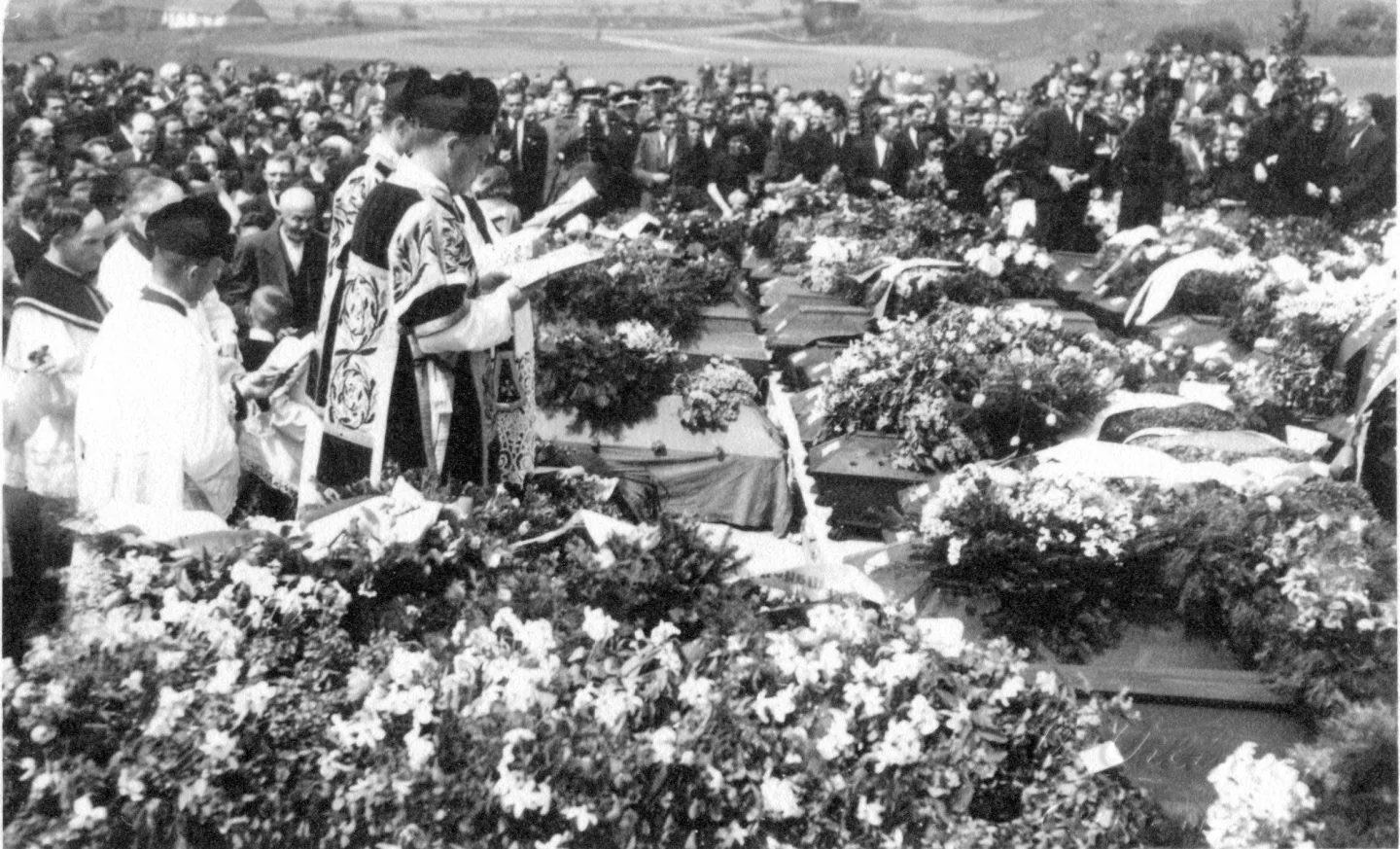 Společný pohřeb, který se konal 13. května 1945