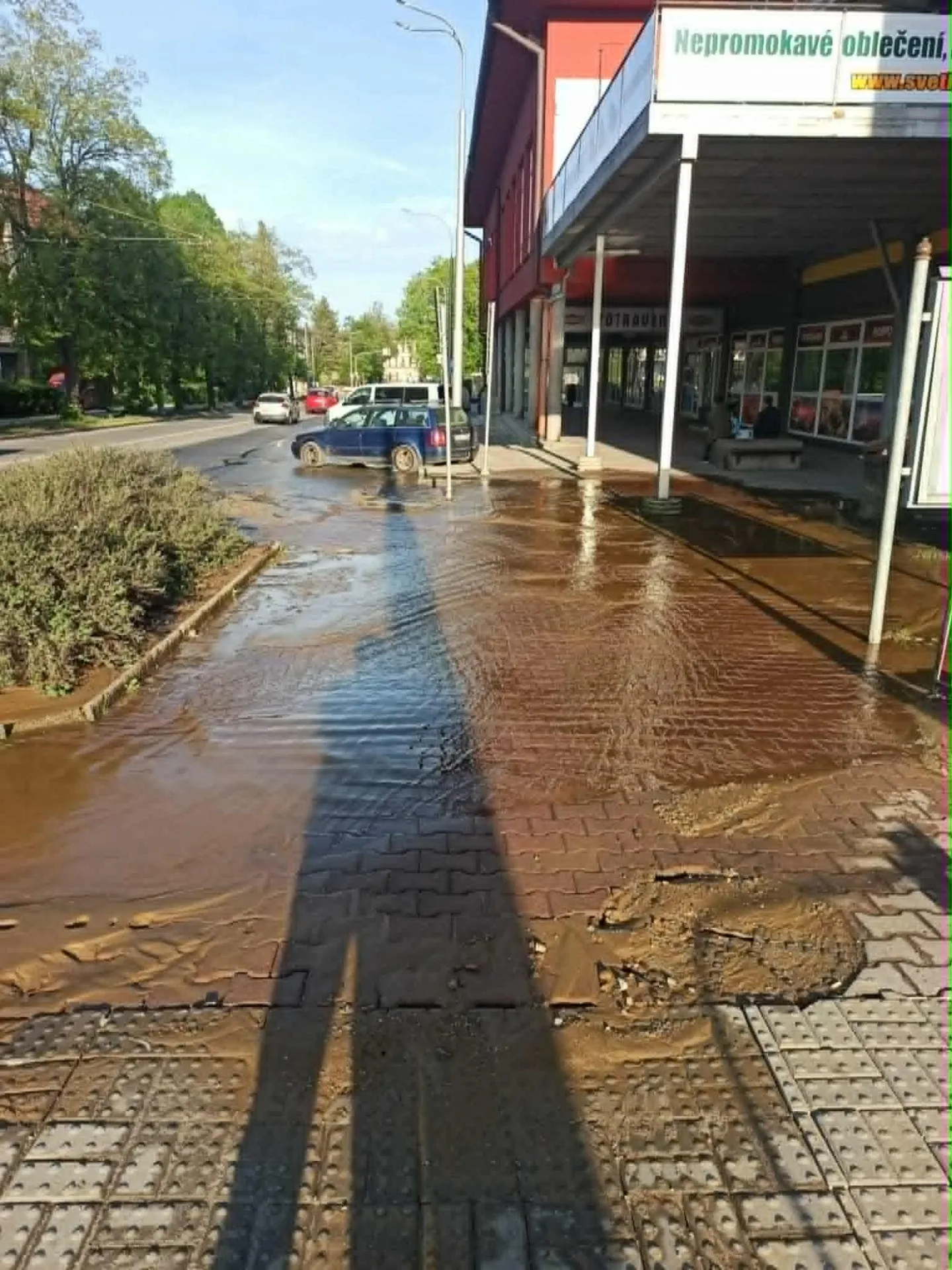 V Jihlavě opět prasklo vodovodní potrubí, část města v Žižkově ulici trápí odstávka.