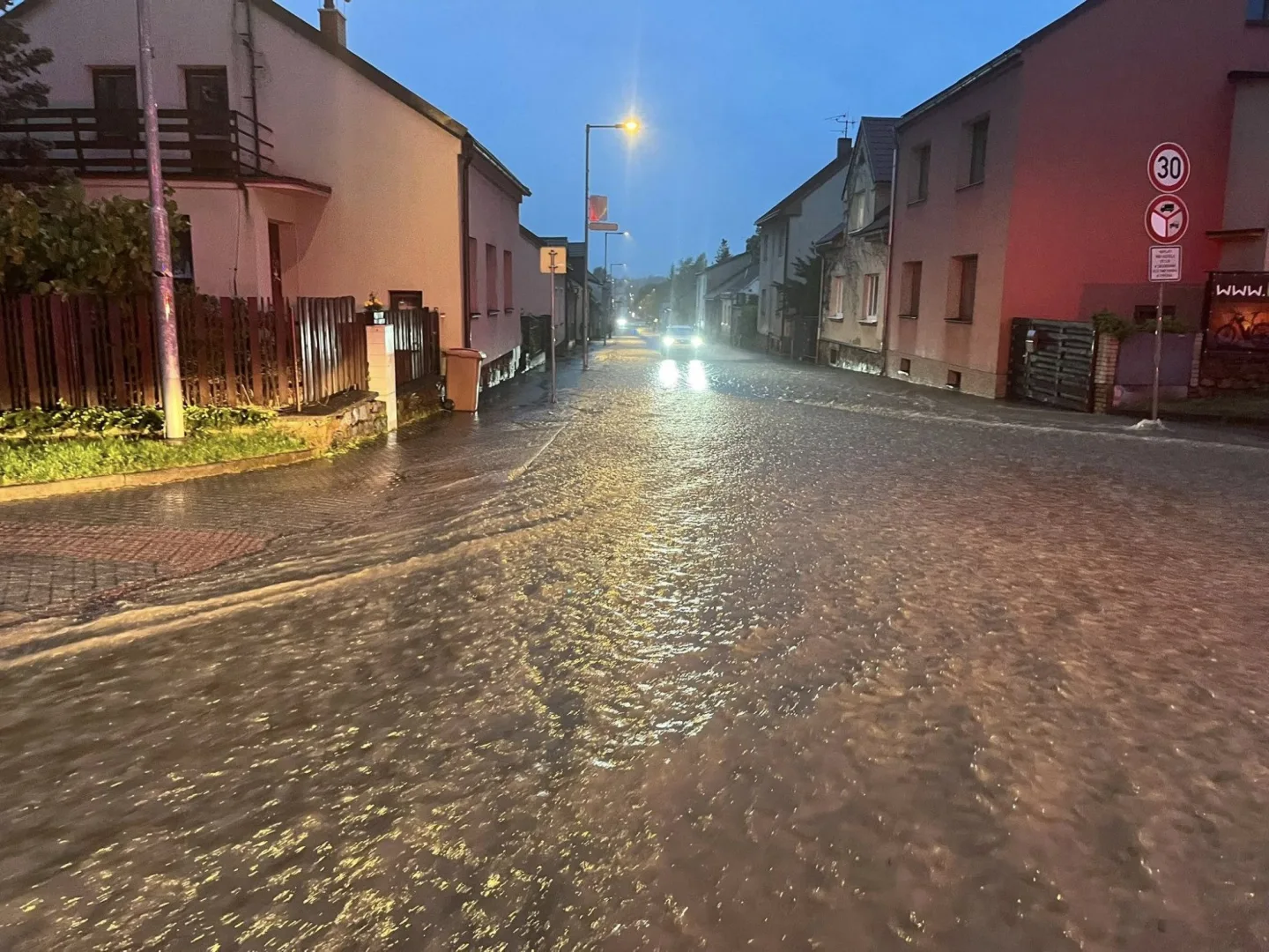 FOTO: Velká voda na Vysočině? Uzavřená cyklostezka, bahno na přivaděči a zanesené kanály