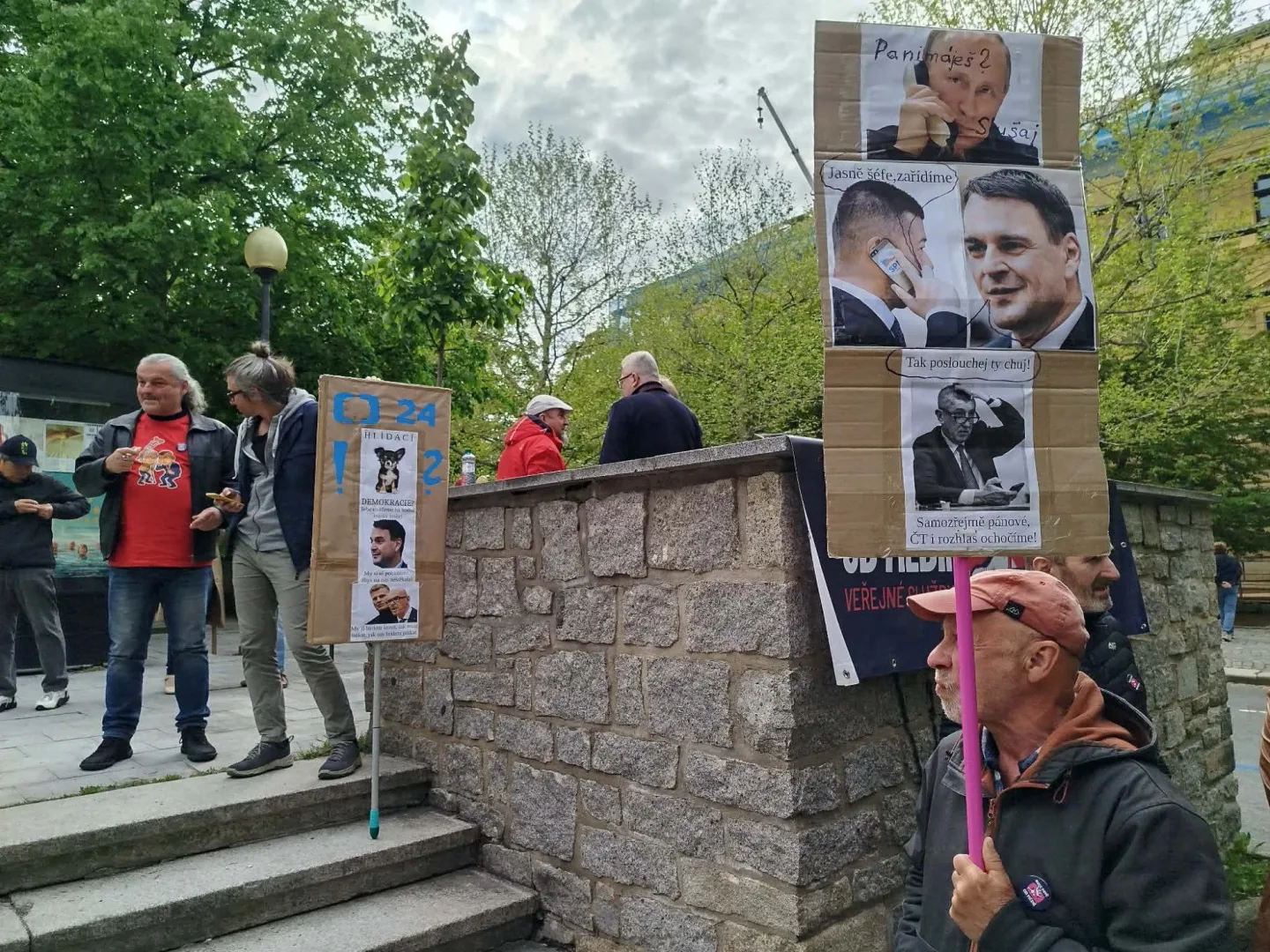 ON-LINE: I Jihlava se připojila k pochodu na podporu médií. Lidé směřují na náměstí