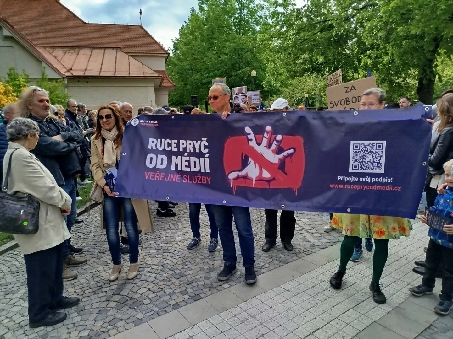 ON-LINE: I Jihlava se připojila k pochodu na podporu médií. Lidé půjdou na náměstí