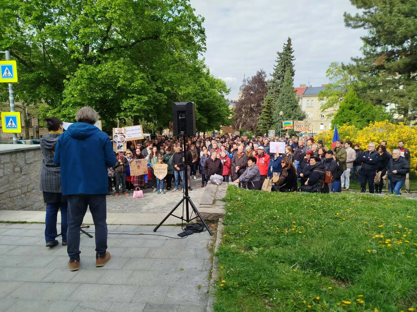 ON-LINE: I Jihlava se připojila k pochodu na podporu médií. Lidé půjdou na náměstí
