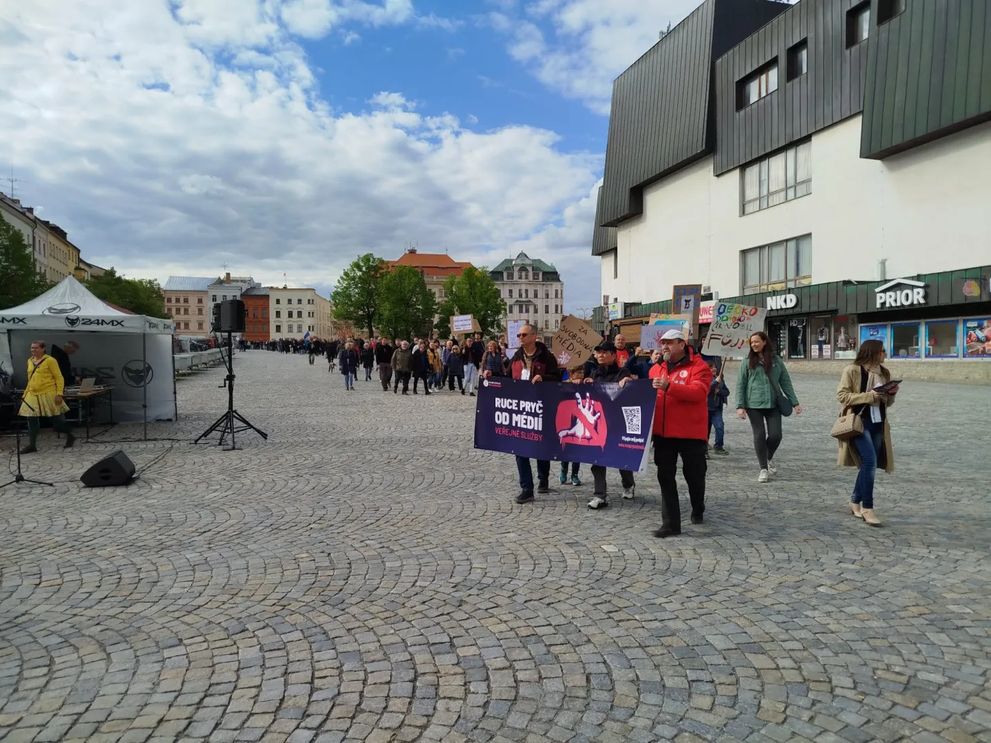 ON-LINE: I Jihlava se připojila k pochodu na podporu médií. Lidé půjdou na náměstí