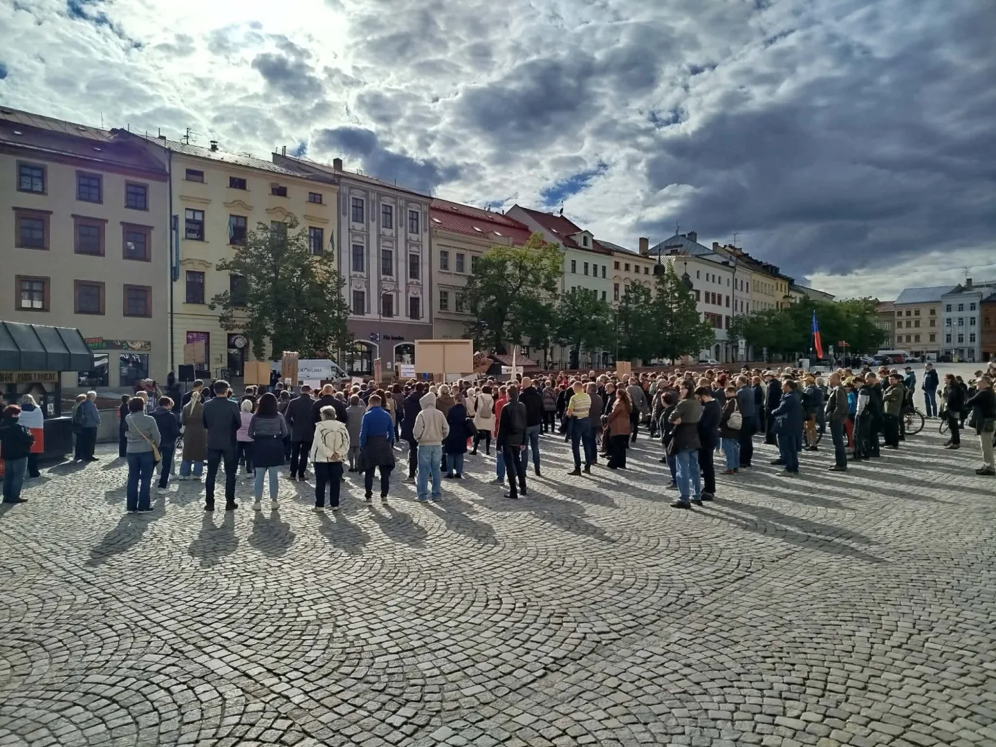 ON-LINE: I Jihlava se připojila k pochodu na podporu médií. Lidé půjdou na náměstí