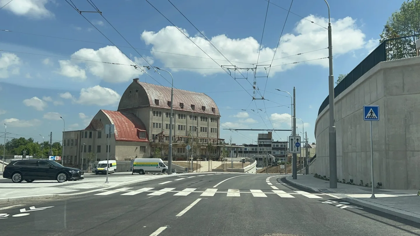 FOTO, VIDEO: Po Evropské ulici v Jihlavě už jezdí auta, má jich být šestnáct tisíc denně