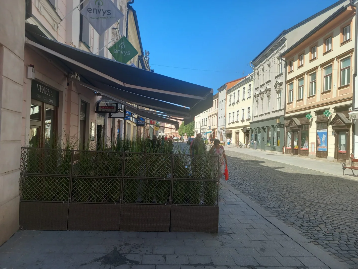 ANKETA: Nepříliš vysoké stromy a hnízda laviček oživují ulice v centru Jihlavy