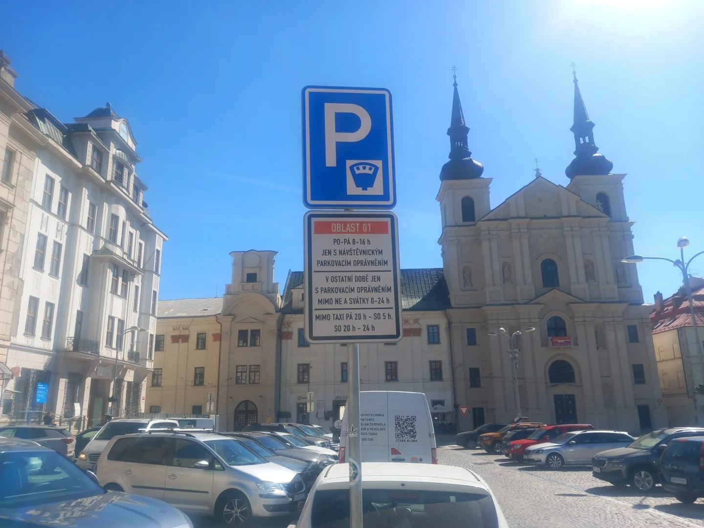 Parkování v Jihlavě XXXV.: Pro parkující u pošty bude zítřejší sobota poslední placenou