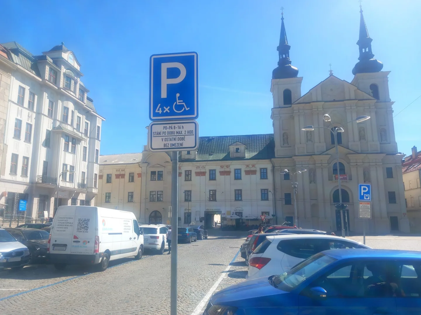 Parkování v Jihlavě XXXV.: Pro parkující u pošty bude zítřejší sobota poslední placenou