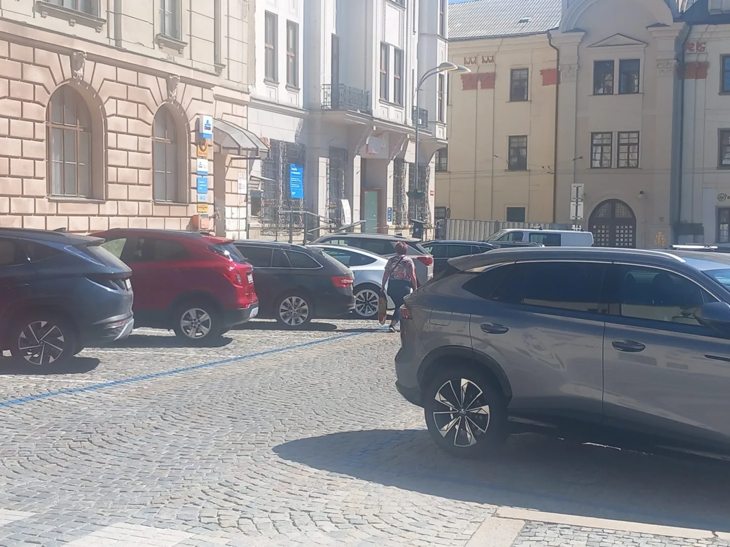 Parkování v Jihlavě XXXV.: Pro parkující u pošty bude zítřejší sobota poslední placenou