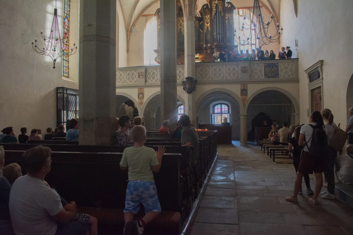 VIDEO, FOTO: Historie, hudba i zvony. Noc kostelů přilákala do Telče řadu návštěvníků