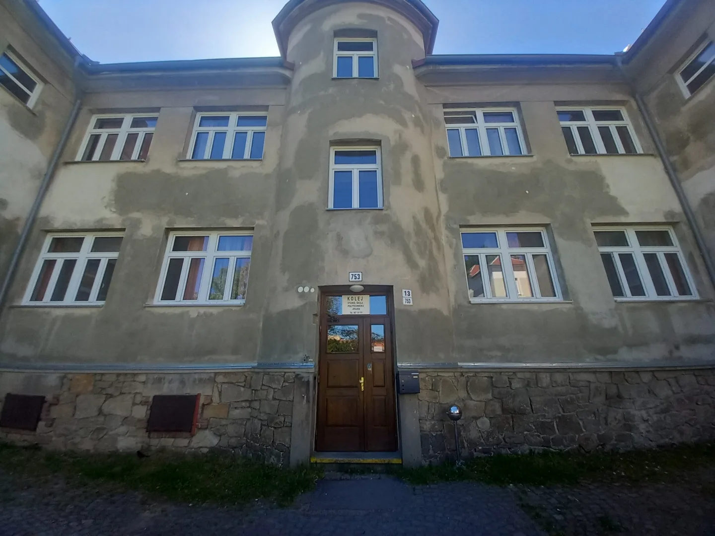 FOTO: Dostavba kolejí v Jihlavě se prodlužuje, studenti mohou zůstat na Brtnické