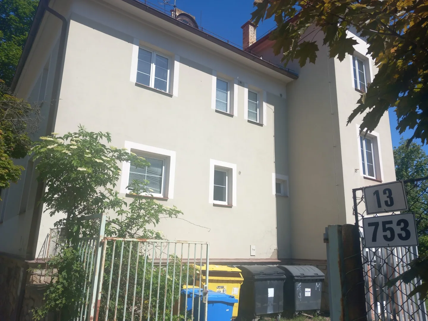 FOTO: Dostavba kolejí v Jihlavě se prodlužuje, studenti mohou zůstat na Brtnické