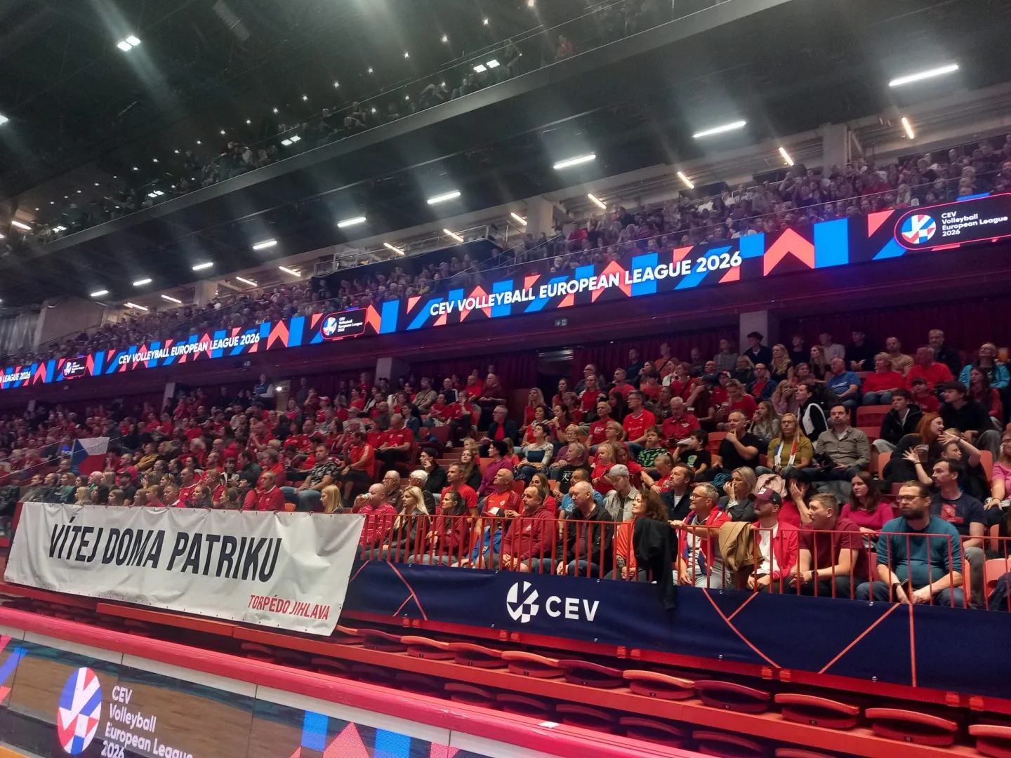 VIDEO: Volejbalistu Indru v rodné Jihlavě vítal transparent, měl husí kůži