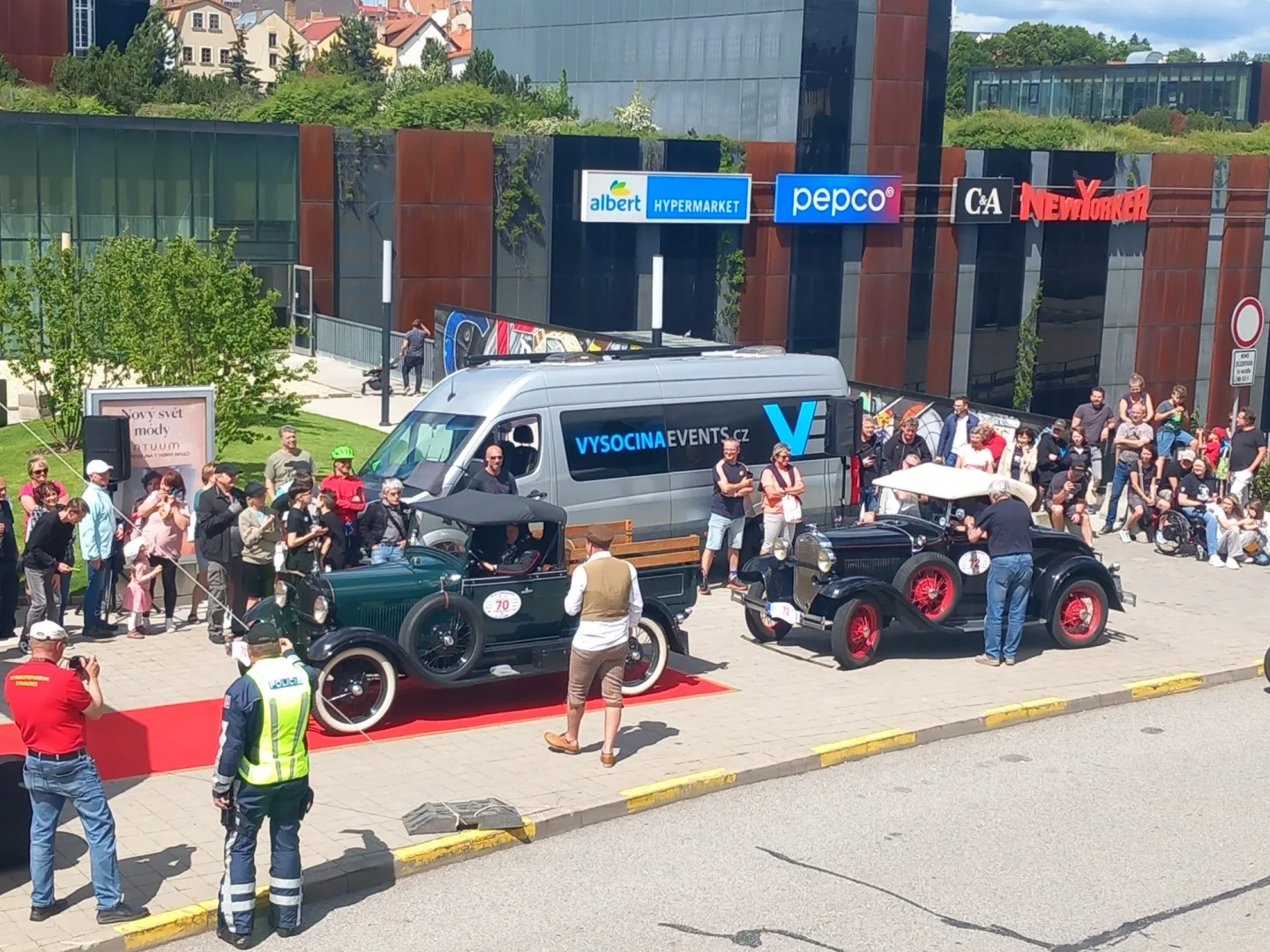 FOTO, VIDEO: Jihlavskem projel závod 1000 mil Československých. Přilákal davy lidí