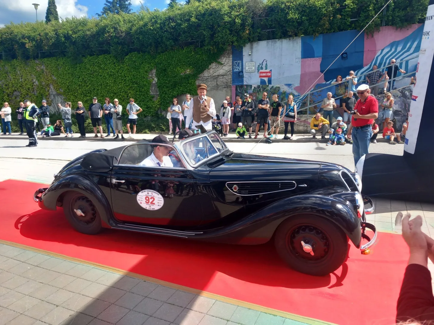 FOTO, VIDEO: Jihlavskem projel závod 1000 mil Československých. Přilákal davy lidí