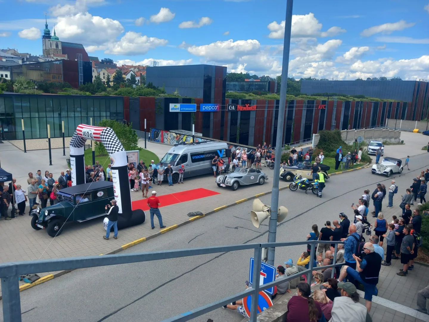 FOTO, VIDEO: Jihlavskem projel závod 1000 mil Československých. Přilákal davy lidí