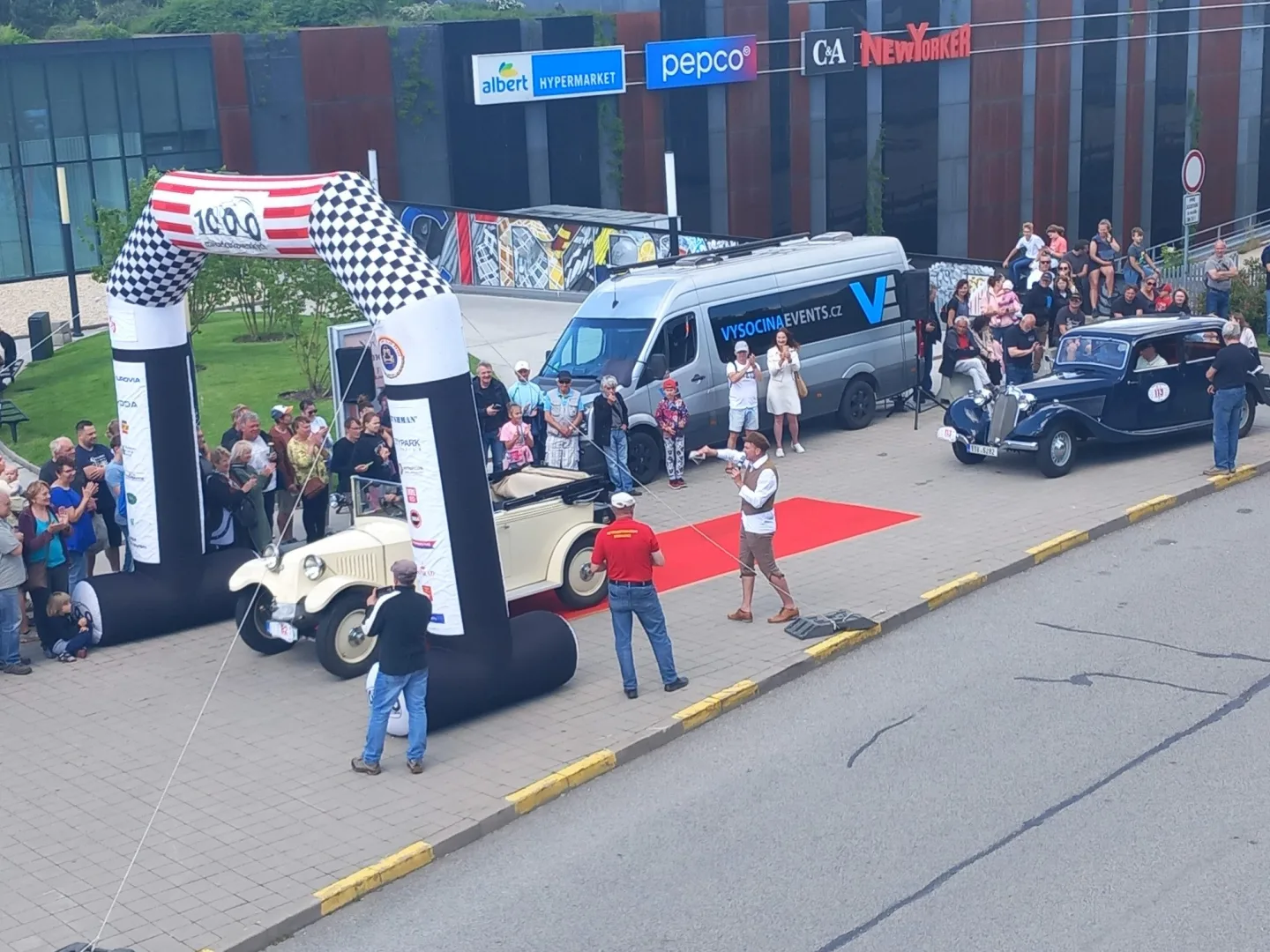 FOTO, VIDEO: Jihlavskem projel závod 1000 mil Československých. Přilákal davy lidí