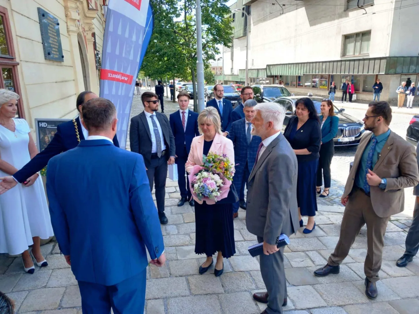 Prezident Petr Pavel s manželkou přijeli do Jihlavy. Bude diskutovat s vedením města